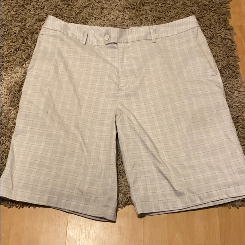 Size 36 Under Armour golf shorts
